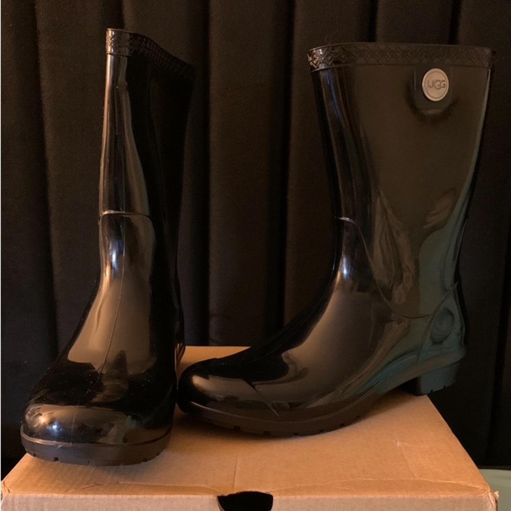 UGG Sienna Black Rain Boots (NEW)